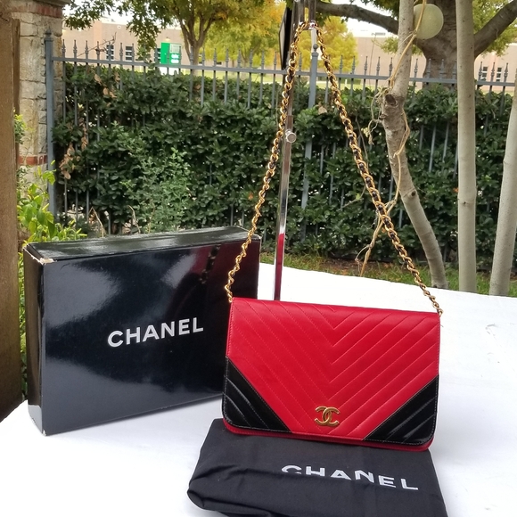 Authentic vintage Chanel Chevron single flap leather chain strap small handbag - Picture 6 of 16